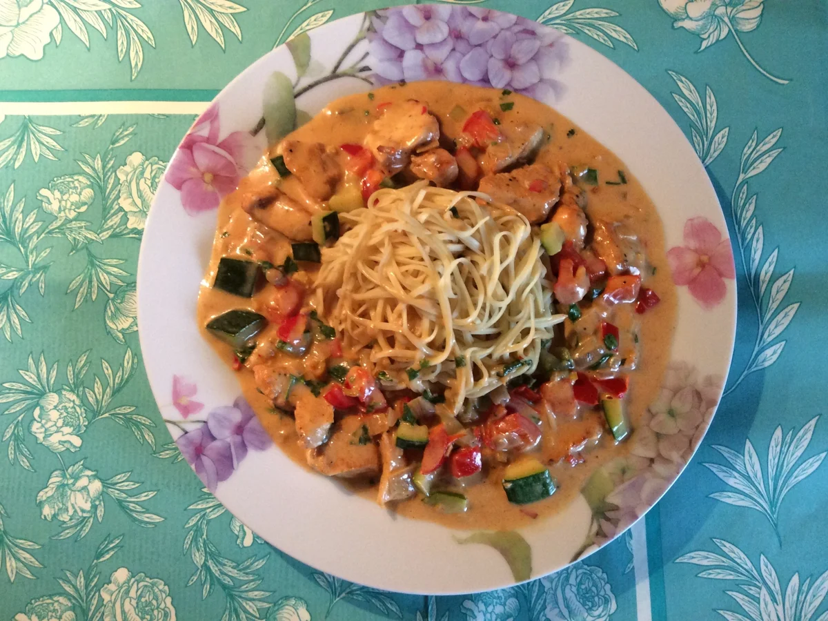 Rezept: Scharfes Hähnchengeschnetzeltes Bild Nr. 2 Scharfes Hähnchengeschnetzeltes - Rezept - Bild Nr. 2