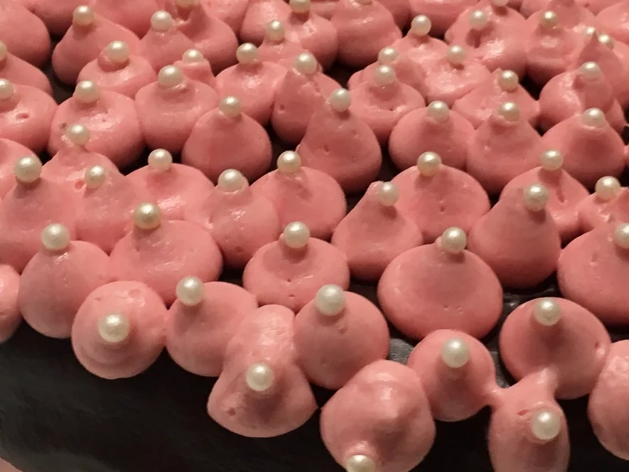 Vanillebuttercremetorte mit dunklem Wiener Boden und Himbeermarmelade - Rezept - Bild Nr. 4957