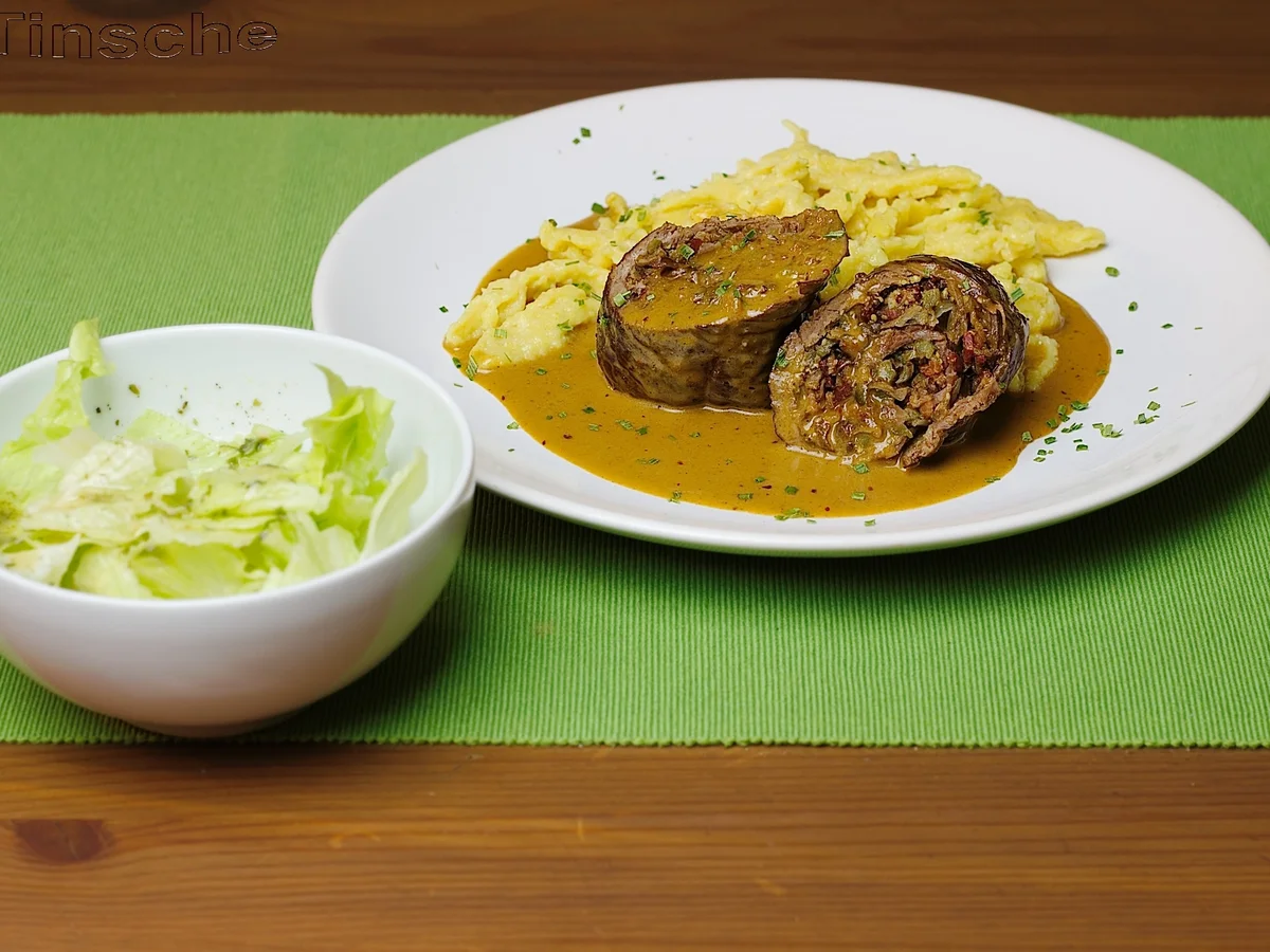 Rinderrouladen mit Steinpilzfüllung - Rezept - Bild Nr. 4962