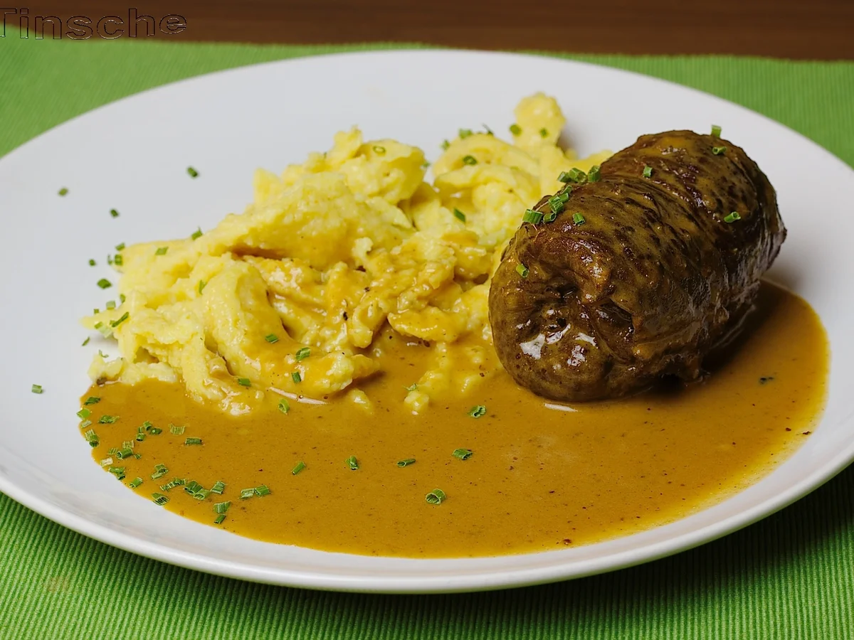 Rinderrouladen mit Steinpilzfüllung - Rezept - Bild Nr. 4963