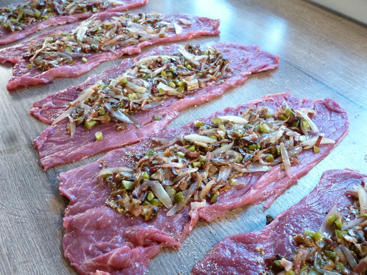 Rinderrouladen mit Steinpilzfüllung - Rezept - Bild Nr. 4967