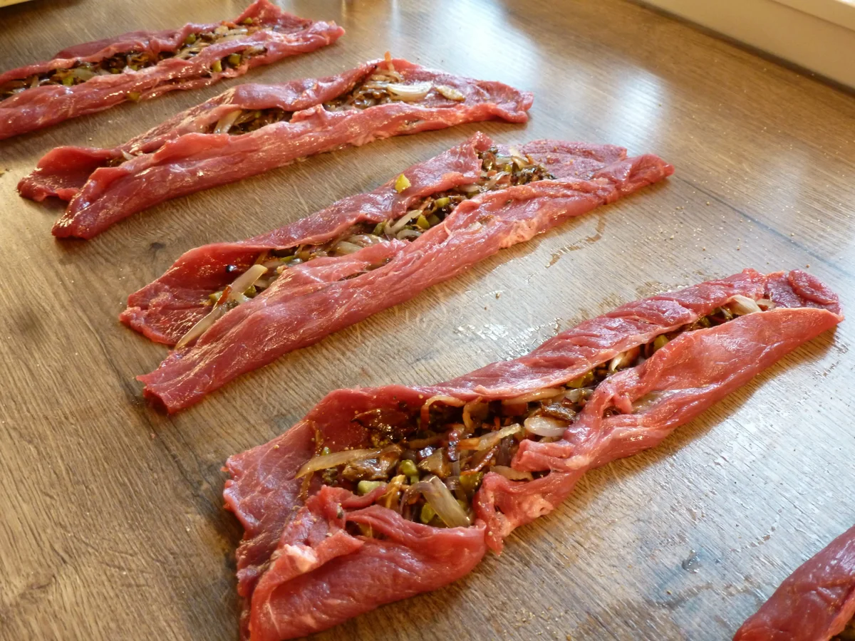 Rinderrouladen mit Steinpilzfüllung - Rezept - Bild Nr. 4968