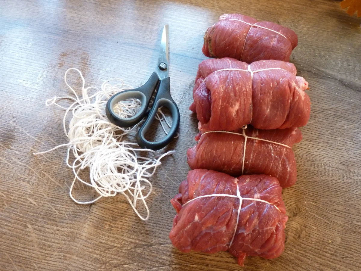 Rinderrouladen mit Steinpilzfüllung - Rezept - Bild Nr. 4971