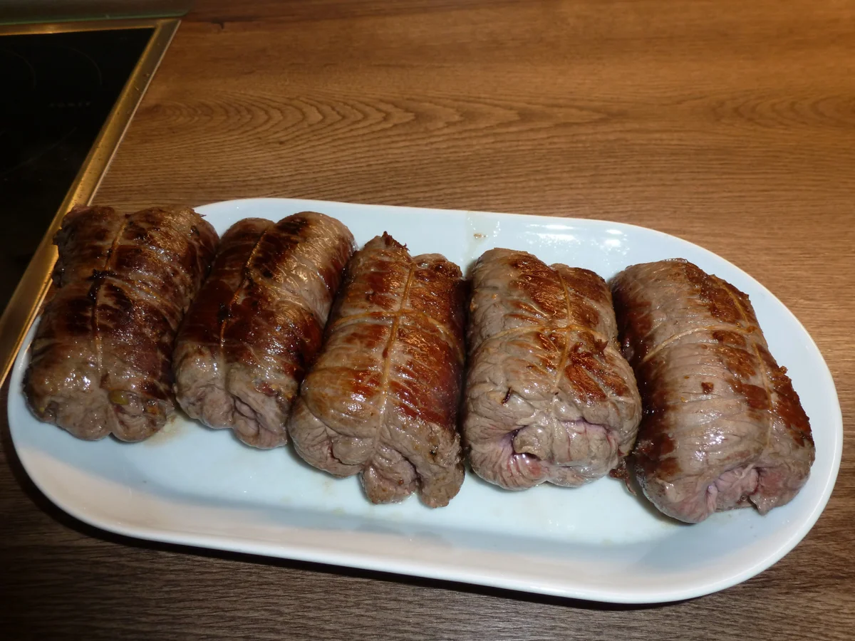 Rinderrouladen mit Steinpilzfüllung - Rezept - Bild Nr. 4972