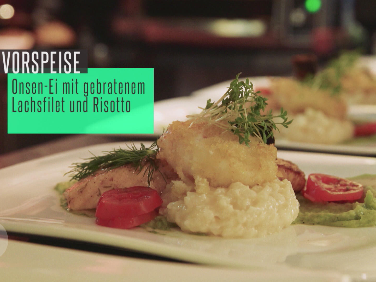 Bilder für Frittiertes Onsenei auf gebratenem Lachsfilet auf Guacamolecreme mit Risotto - Rezept