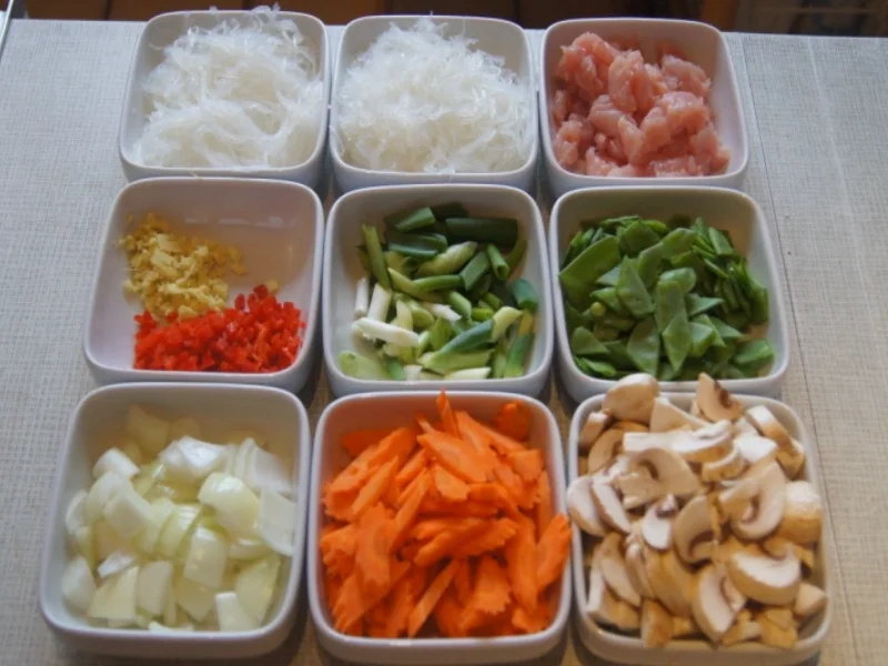 Rezept: Kokosmilchsuppe mit Putenfleisch, Gemüse und Glasnudeln Bild Nr. 4965 Kokosmilchsuppe mit Putenfleisch, Gemüse und Glasnudeln - Rezept - Bild Nr. 4965