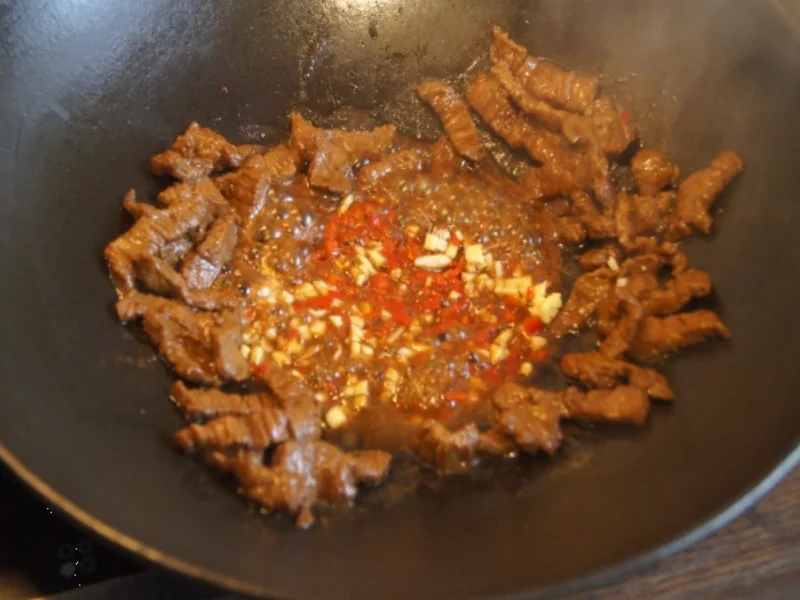 Rindfleisch mit Champignons und Mie-Nudeln im Wok - Rezept - Bild Nr. 4967
