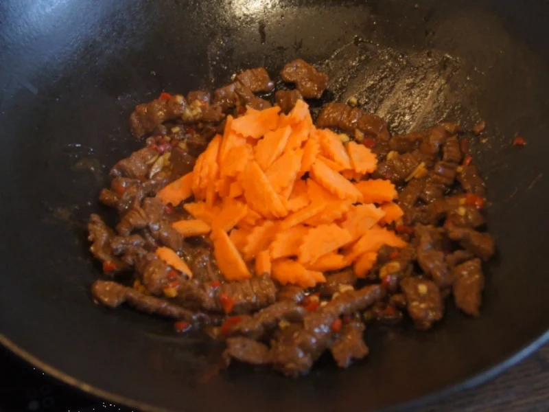 Rindfleisch mit Champignons und Mie-Nudeln im Wok - Rezept - Bild Nr. 4968