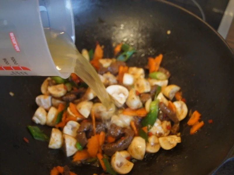 Rindfleisch mit Champignons und Mie-Nudeln im Wok - Rezept - Bild Nr. 4971