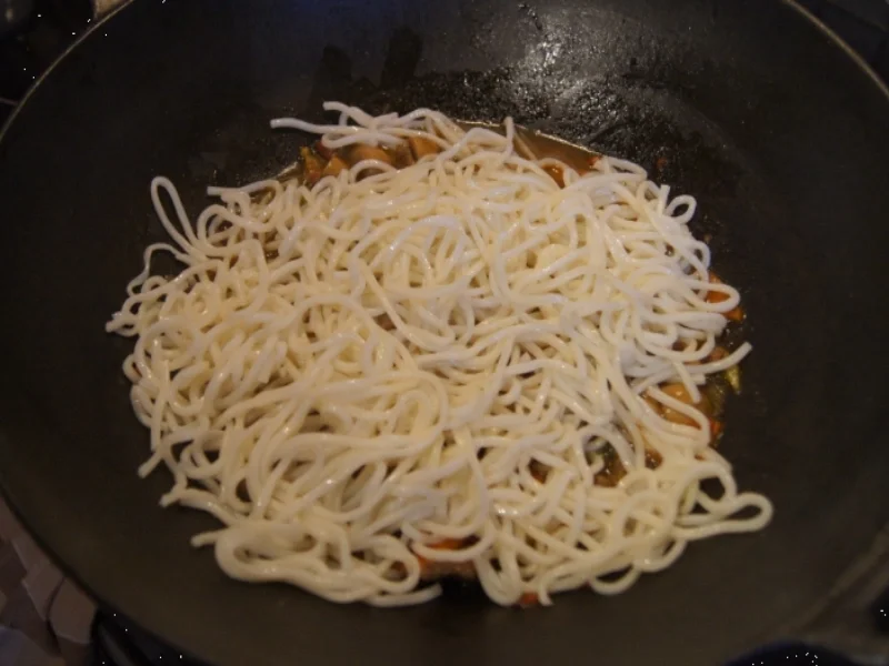 Rindfleisch mit Champignons und Mie-Nudeln im Wok - Rezept - Bild Nr. 4975