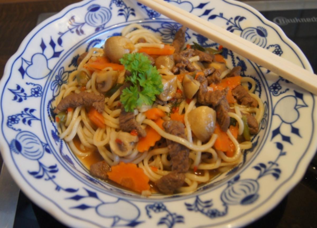 Rindfleisch mit Champignons und Mie-Nudeln im Wok - Rezept - Bild Nr. 4977