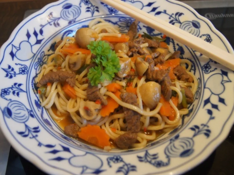 Rindfleisch mit Champignons und Mie-Nudeln im Wok - Rezept - Bild Nr. 4977