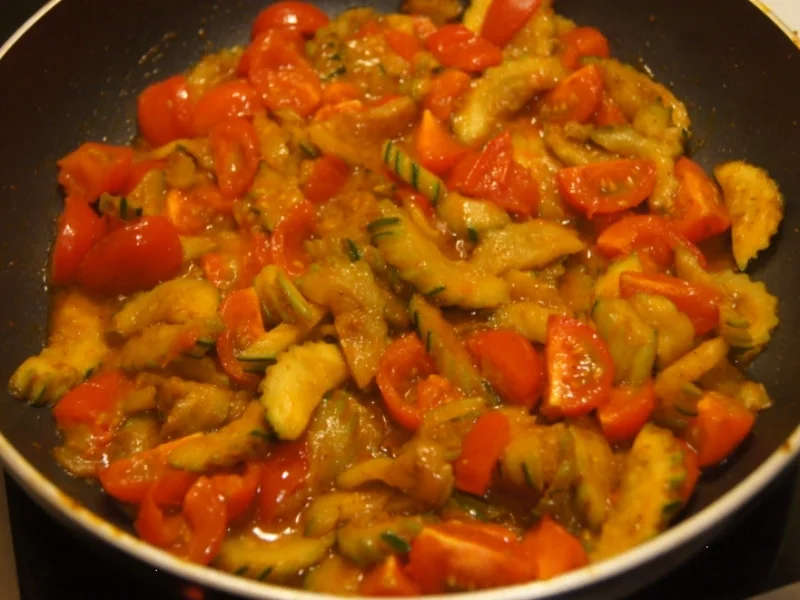 Rezept: Gebratene Zucchini mit Rispentomaten Bild Nr. 4970 Gebratene Zucchini mit Rispentomaten - Rezept - Bild Nr. 4970