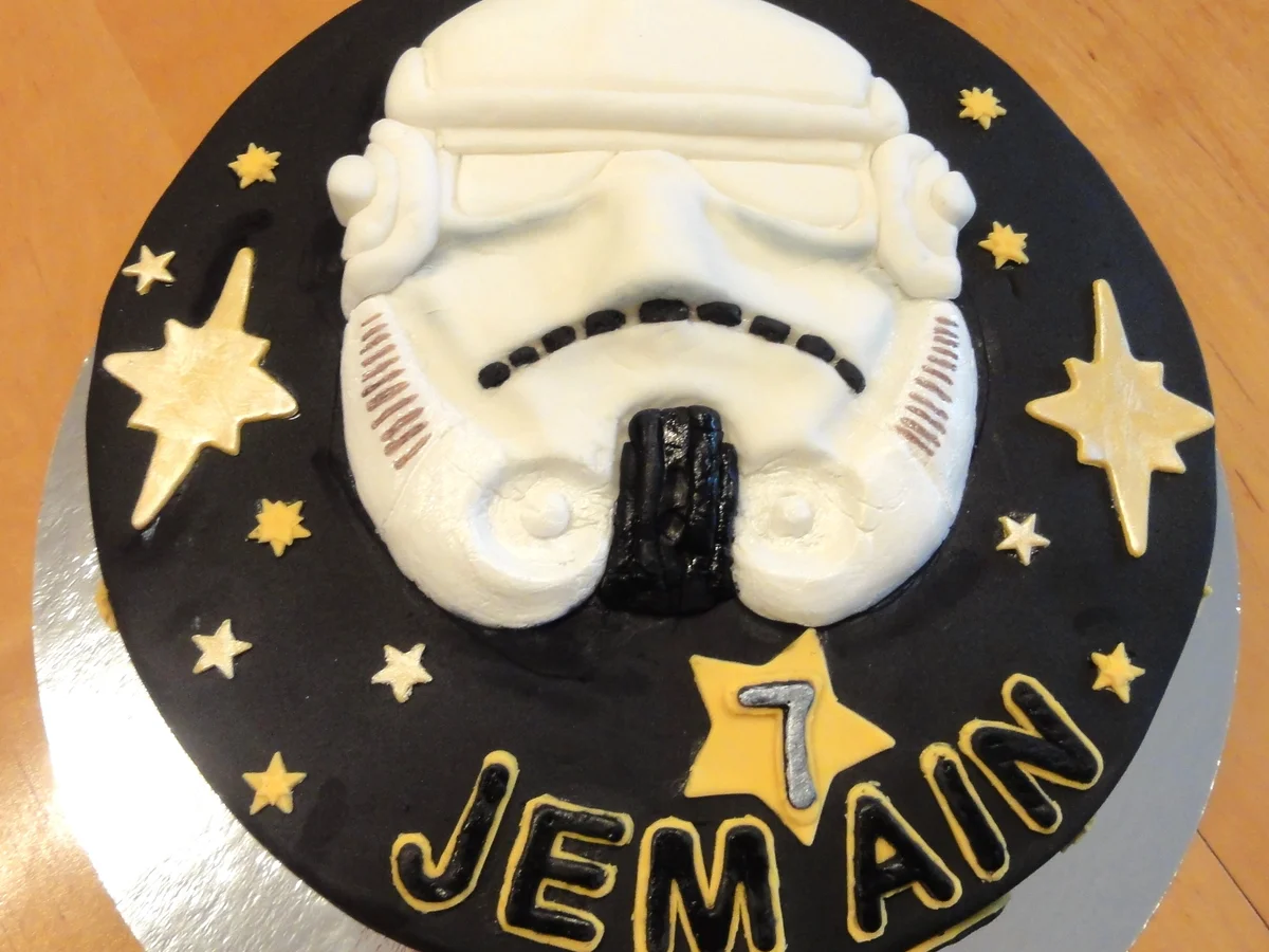 FONDANT:   " STAR WARS "  Überraschungstorte - Rezept - Bild Nr. 4977