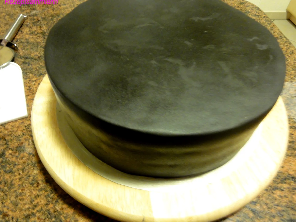 FONDANT:   " STAR WARS "  Überraschungstorte - Rezept - Bild Nr. 4988