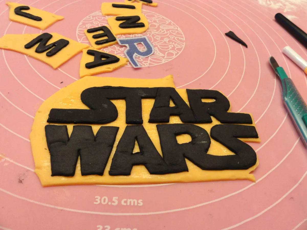 FONDANT:   " STAR WARS "  Überraschungstorte - Rezept - Bild Nr. 4989