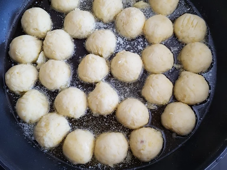 Rezept: Heute nur rundes (Erbsen- Knödelchen und krapsche Ufu`s) Bild Nr. 4967 Heute nur rundes (Erbsen- Knödelchen und krapsche Ufu`s) - Rezept - Bild Nr. 4967