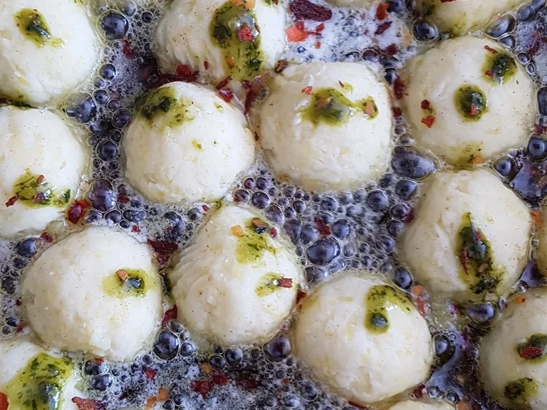 Rezept: Heute nur rundes (Erbsen- Knödelchen und krapsche Ufu`s) Bild Nr. 4969 Heute nur rundes (Erbsen- Knödelchen und krapsche Ufu`s) - Rezept - Bild Nr. 4969