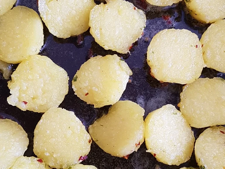 Rezept: Heute nur rundes (Erbsen- Knödelchen und krapsche Ufu`s) Bild Nr. 4970 Heute nur rundes (Erbsen- Knödelchen und krapsche Ufu`s) - Rezept - Bild Nr. 4970