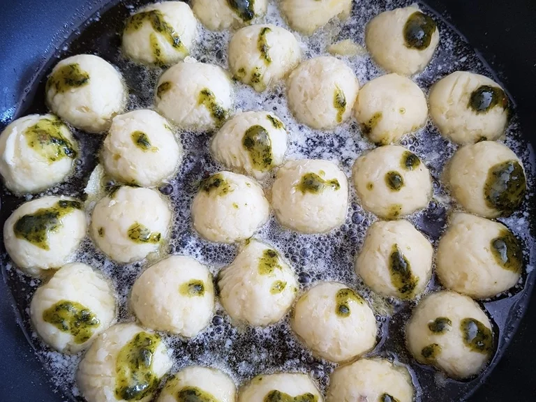 Rezept: Heute nur rundes (Erbsen- Knödelchen und krapsche Ufu`s) Bild Nr. 4972 Heute nur rundes (Erbsen- Knödelchen und krapsche Ufu`s) - Rezept - Bild Nr. 4972