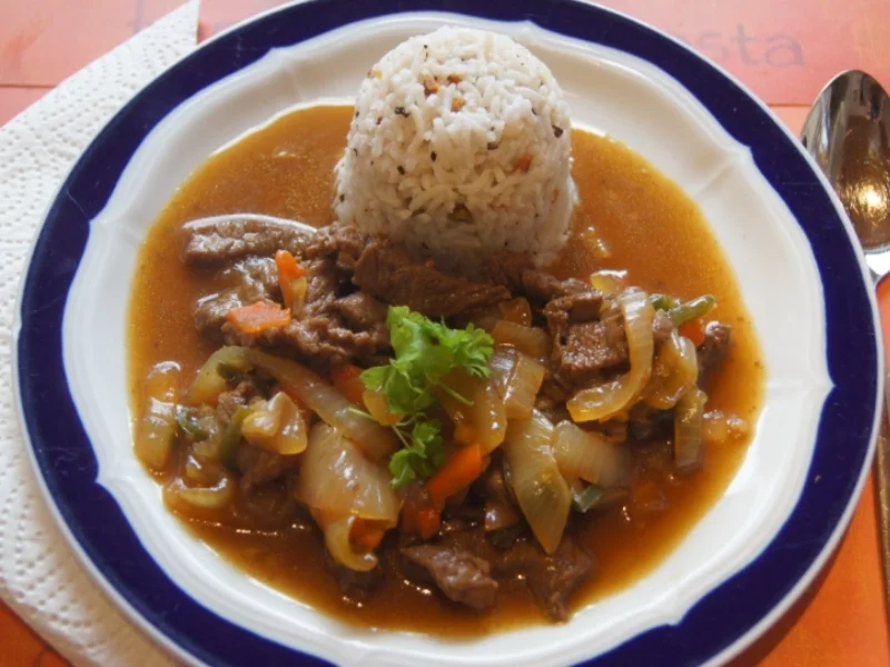 Hüftsteak mit Zwiebeln und Gewürzreis - Rezept - Bild Nr. 4981