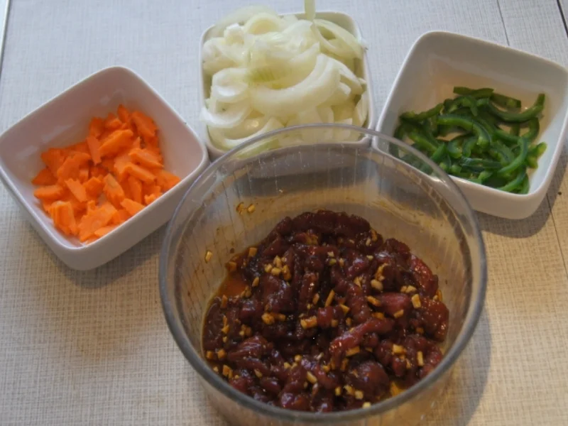 Hüftsteak mit Zwiebeln und Gewürzreis - Rezept - Bild Nr. 4985