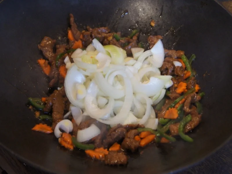 Hüftsteak mit Zwiebeln und Gewürzreis - Rezept - Bild Nr. 4989