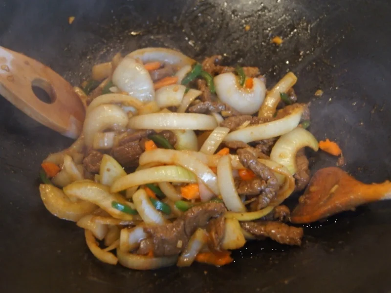 Hüftsteak mit Zwiebeln und Gewürzreis - Rezept - Bild Nr. 4990