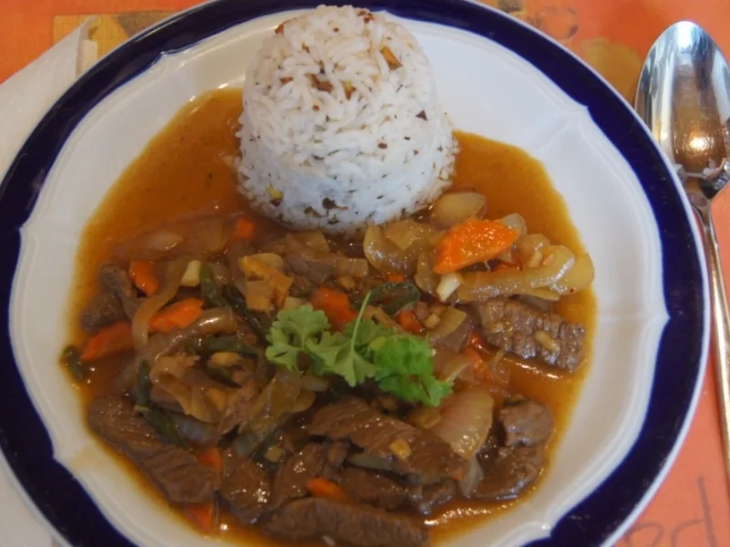 Hüftsteak mit Zwiebeln und Gewürzreis - Rezept - Bild Nr. 4992