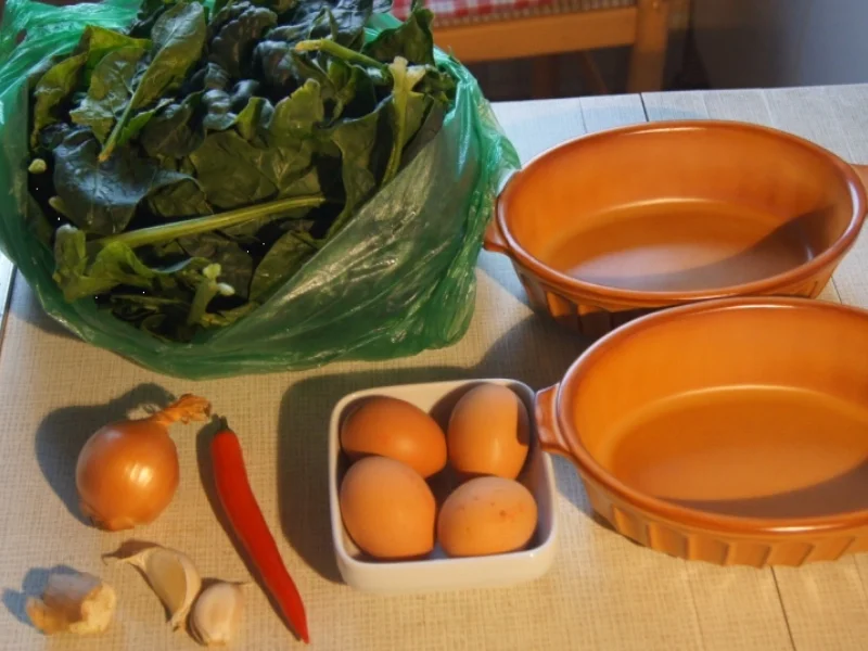 Rezept: Gebackene Eier auf frischen Blattspinat Bild Nr. 4982 Gebackene Eier auf frischen Blattspinat - Rezept - Bild Nr. 4982