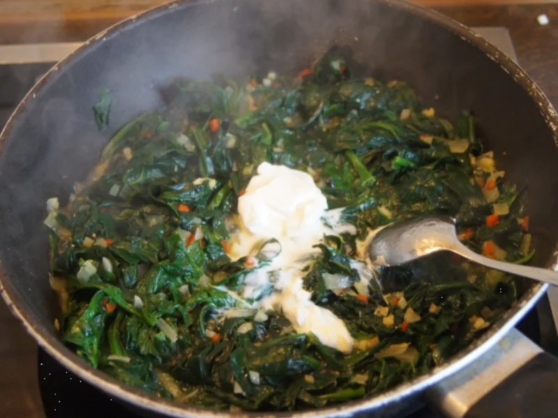 Rezept: Gebackene Eier auf frischen Blattspinat Bild Nr. 4988 Gebackene Eier auf frischen Blattspinat - Rezept - Bild Nr. 4988