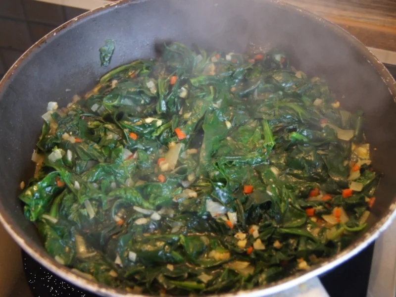 Rezept: Gebackene Eier auf frischen Blattspinat Bild Nr. 4988 Gebackene Eier auf frischen Blattspinat - Rezept - Bild Nr. 4988