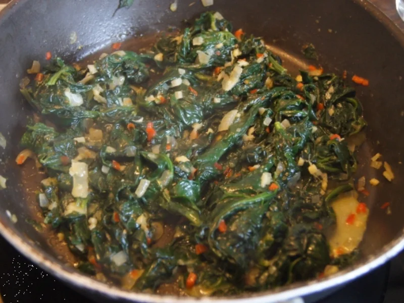 Rezept: Gebackene Eier auf frischen Blattspinat Bild Nr. 4989 Gebackene Eier auf frischen Blattspinat - Rezept - Bild Nr. 4989