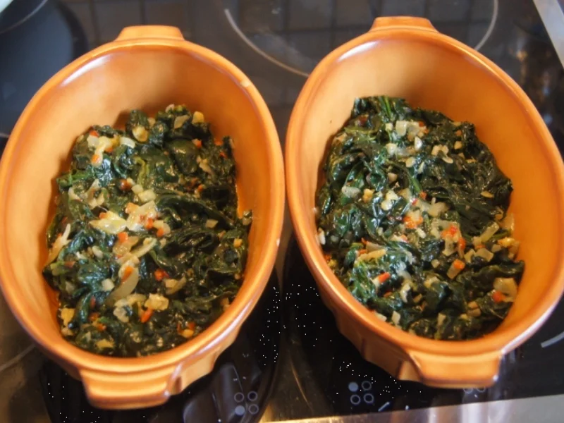 Rezept: Gebackene Eier auf frischen Blattspinat Bild Nr. 4990 Gebackene Eier auf frischen Blattspinat - Rezept - Bild Nr. 4990