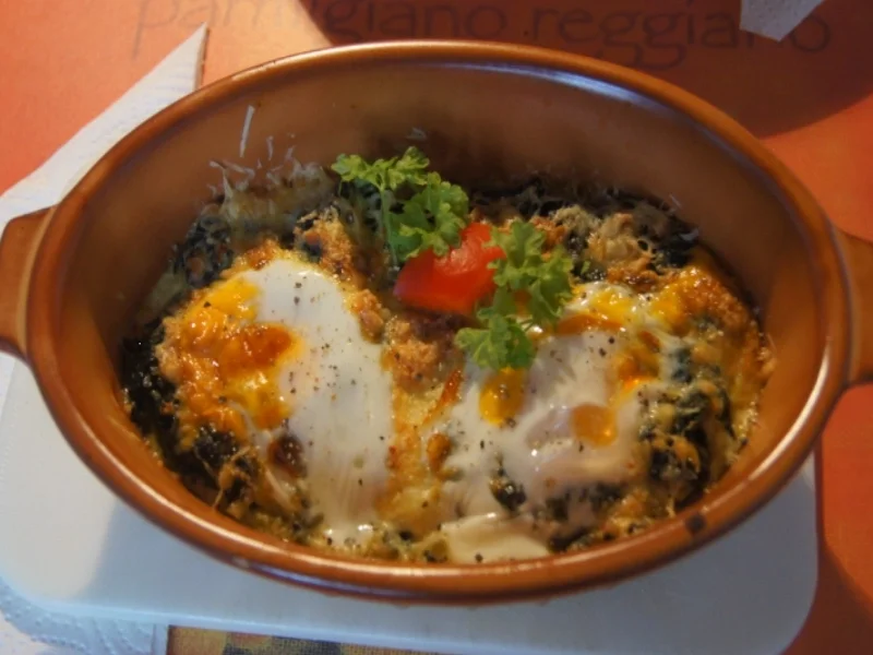 Rezept: Gebackene Eier auf frischen Blattspinat Bild Nr. 4993 Gebackene Eier auf frischen Blattspinat - Rezept - Bild Nr. 4993