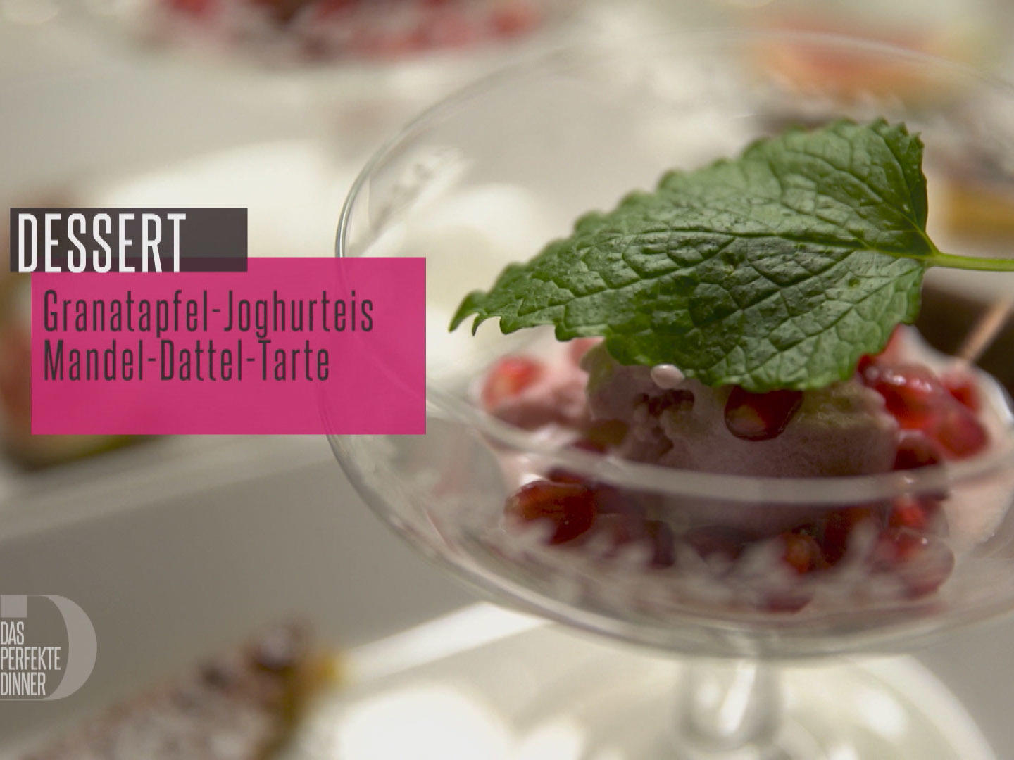Bilder für Hausgemachtes Joghurt-Granatapfeleis mit Dattel-Mandel-Tarte - Rezept