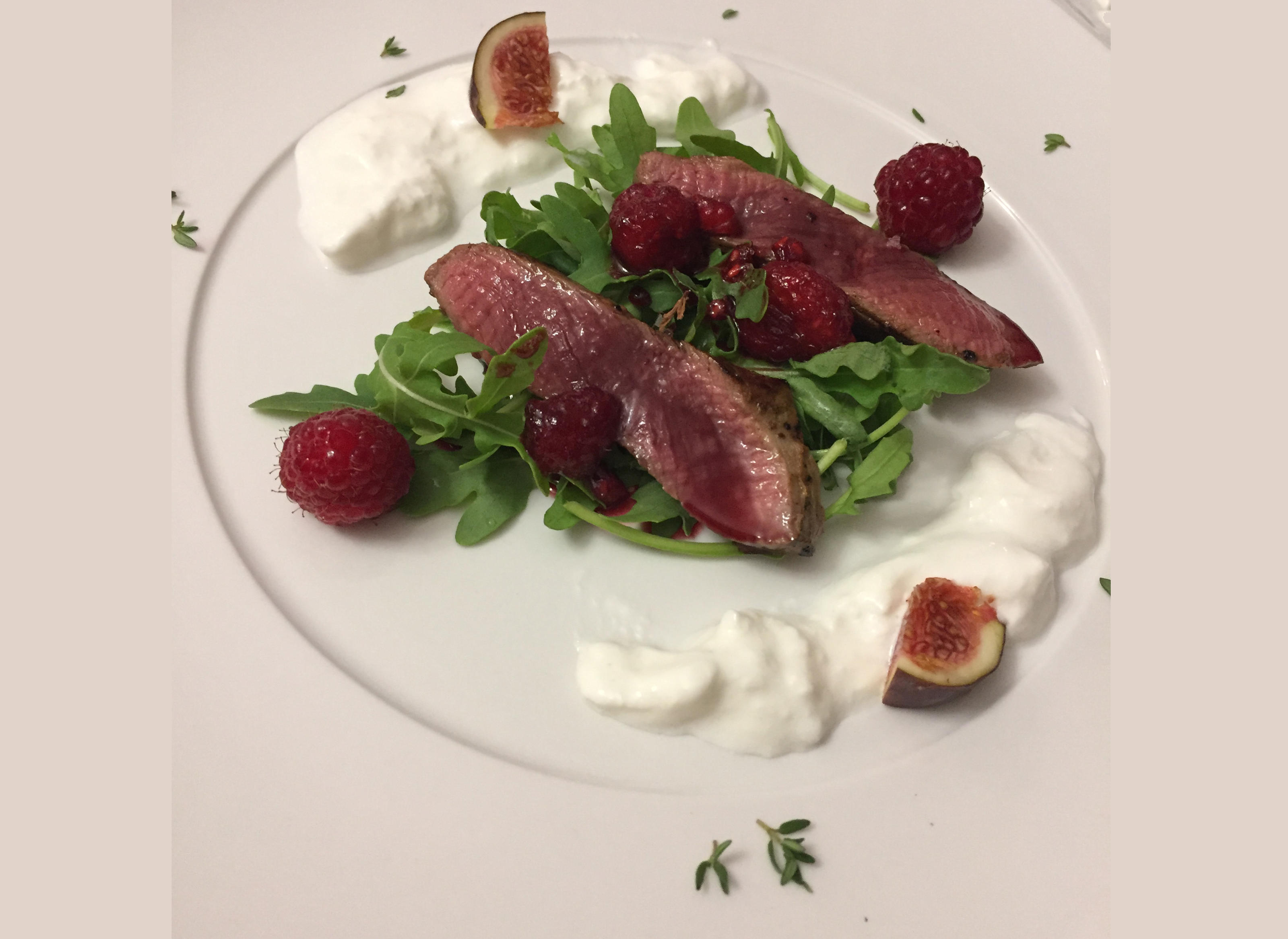 Bilder für Herbstlicher Salat mit Hirsch, Himbeeren und Burrata - Rezept