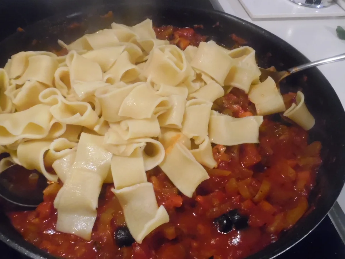 Rezept: Calamarata mit Gemüse-Sugo und gratiniertem Käse Bild Nr. 5005 Calamarata mit Gemüse-Sugo und gratiniertem Käse - Rezept - Bild Nr. 5005