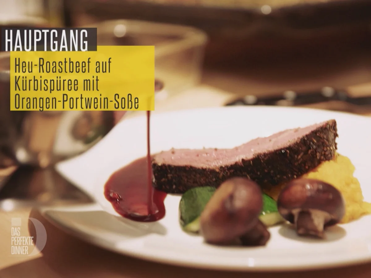 Heu-Roastbeef auf Kürbispüree mit Orangen-Portwein-Sauce - Rezept - Bild Nr. 2