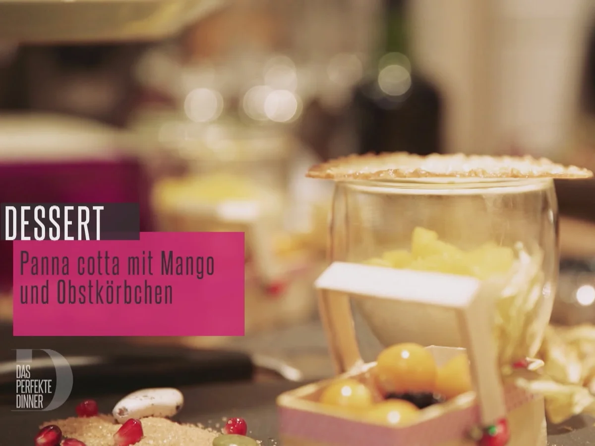 Panna cotta mit Baumfrucht, Honigwabe und Beerenkörbchen - Rezept - Bild Nr. 2