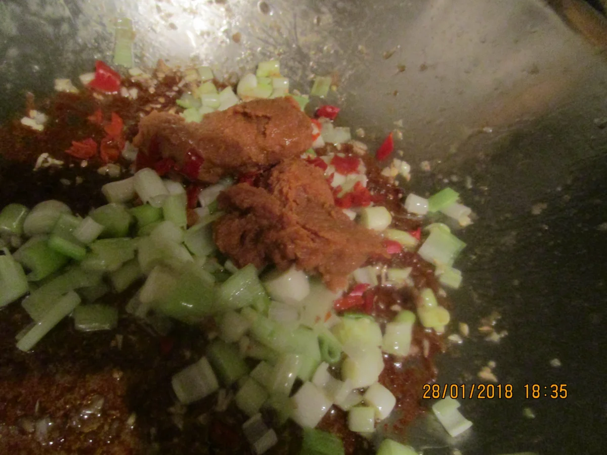 Rezept: Asiatisch: Chili-Hähnchenschenkel nach Szechuan-Art Bild Nr. 5019 Asiatisch: Chili-Hähnchenschenkel nach Szechuan-Art - Rezept - Bild Nr. 5019