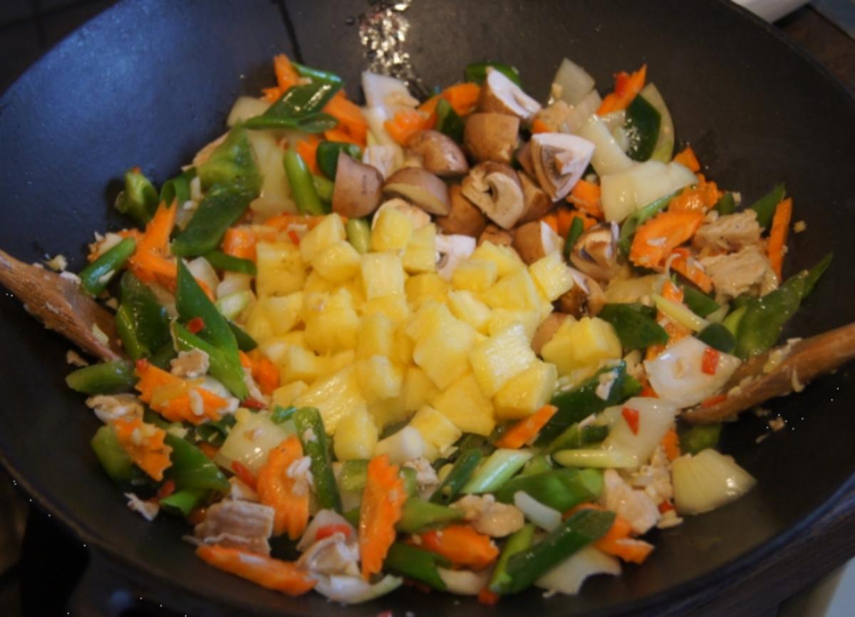 Putenbrust mit Gemüse süß sauer und gelben Gewürzreis - Rezept - Bild Nr. 5011
