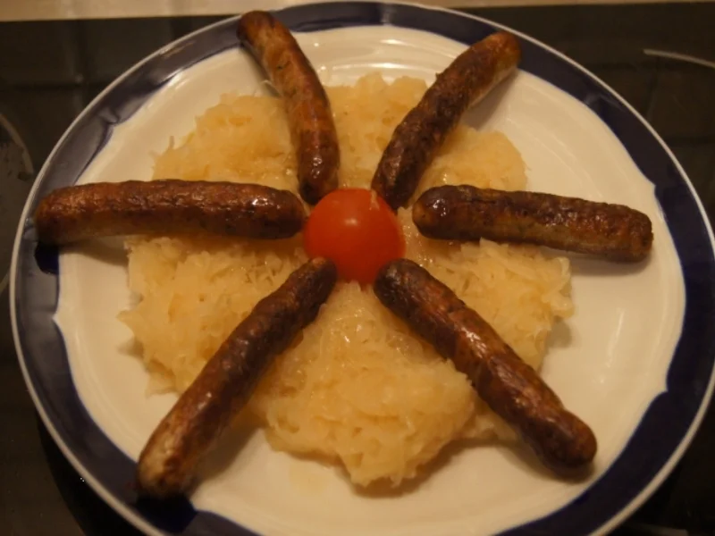 Nürnberger Rostbratwürste auf Sauerkraut - Rezept - Bild Nr. 5004