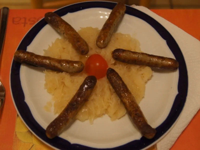 Nürnberger Rostbratwürste auf Sauerkraut - Rezept - Bild Nr. 5012