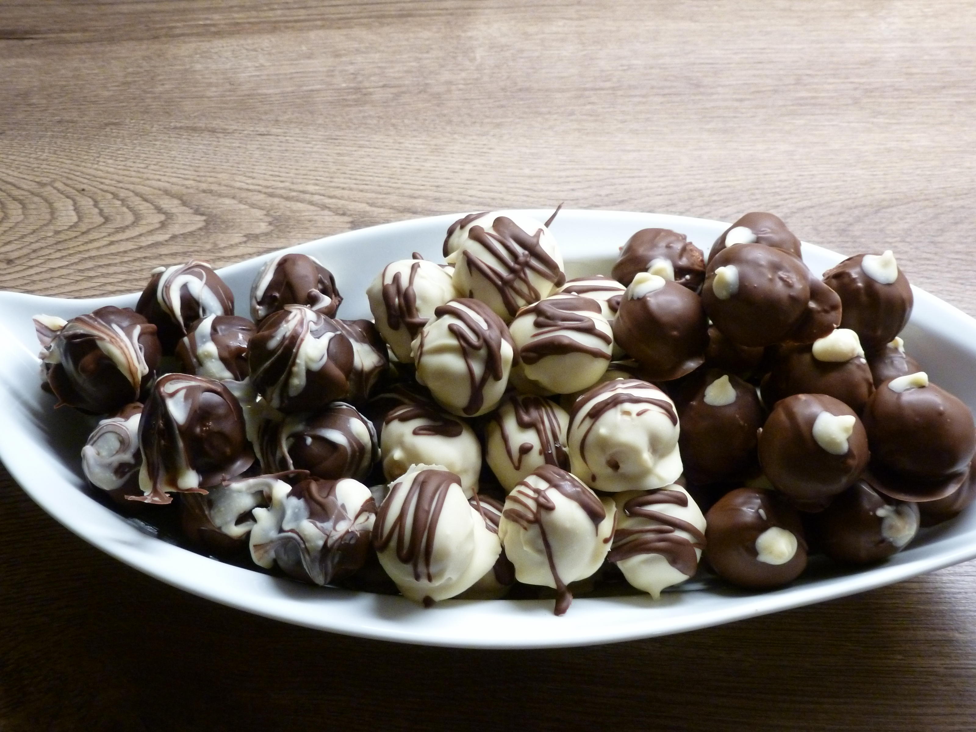 Bilder für Eierlikörpralinen - Tricolore - - Rezept