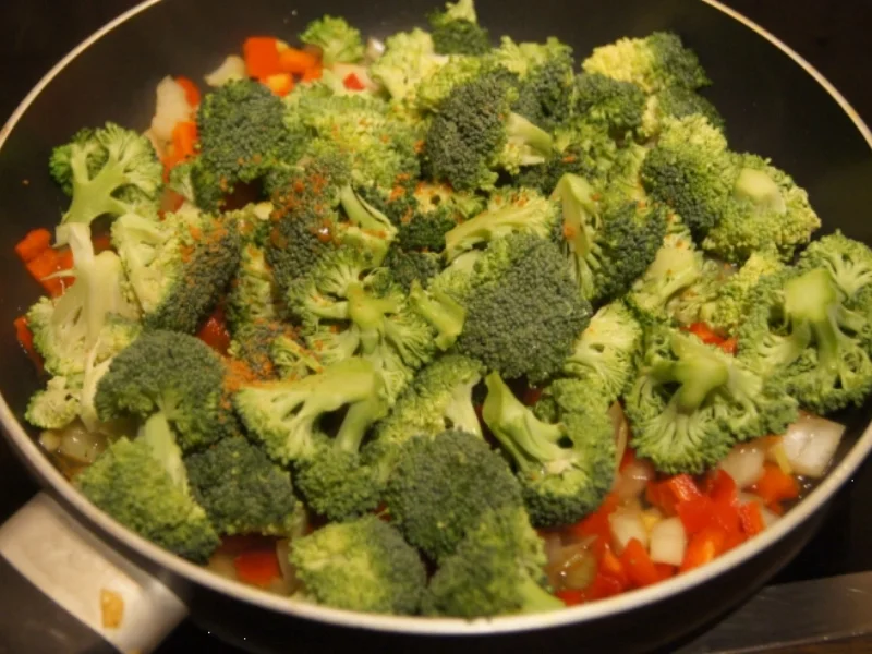 Rezept: Brokkoli-Gemüse-Pfanne mit Ei Bild Nr. 5015 Brokkoli-Gemüse-Pfanne mit Ei - Rezept - Bild Nr. 5015