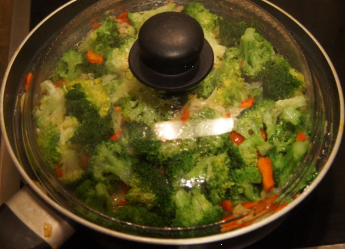 Brokkoli-Gemüse-Pfanne mit Ei - Rezept - Bild Nr. 5016