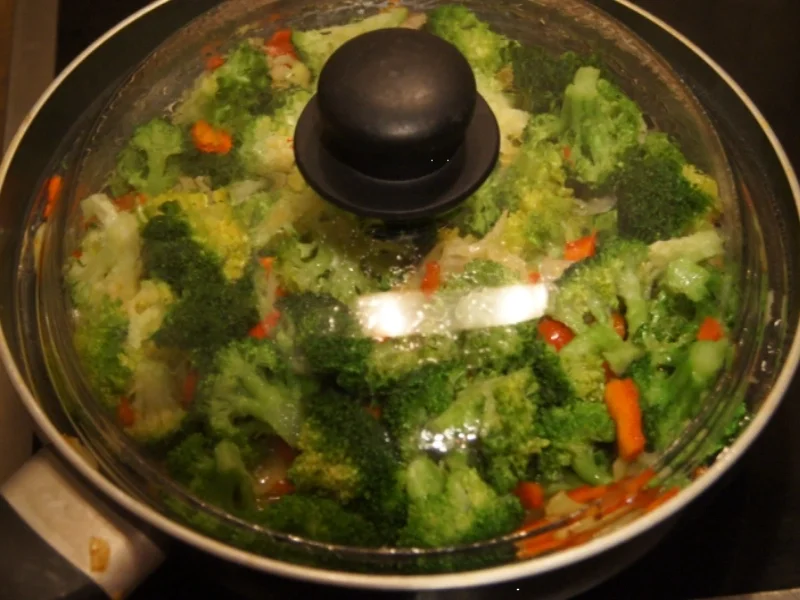 Rezept: Brokkoli-Gemüse-Pfanne mit Ei Bild Nr. 5016 Brokkoli-Gemüse-Pfanne mit Ei - Rezept - Bild Nr. 5016