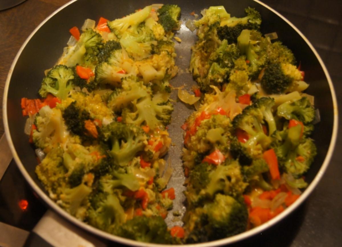 Brokkoli-Gemüse-Pfanne mit Ei - Rezept - Bild Nr. 5017