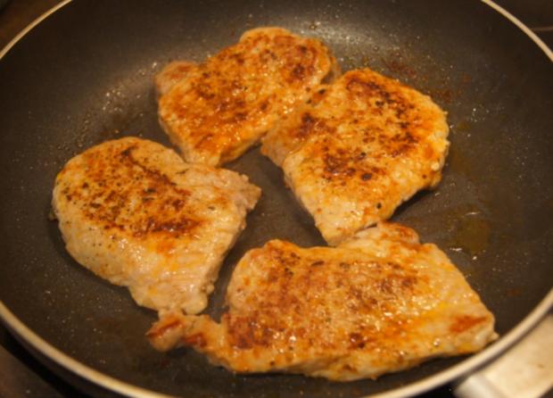 Schweinesteak mit Beilagen und Feldsalat - Rezept - kochbar.de